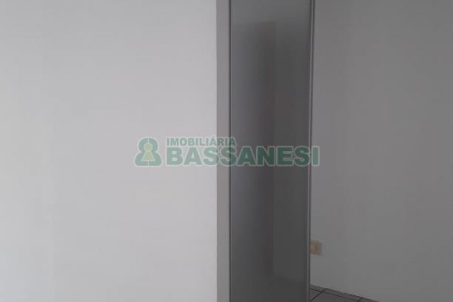 Loja com 157m², 1 vaga, no bairro Pio X em Caxias do Sul para Alugar