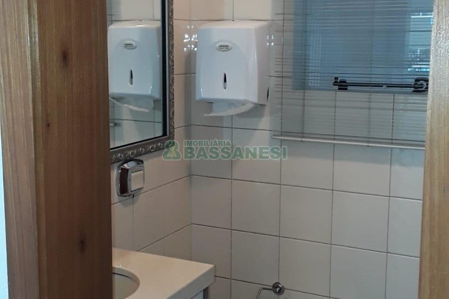 Loja com 157m², 1 vaga, no bairro Pio X em Caxias do Sul para Alugar