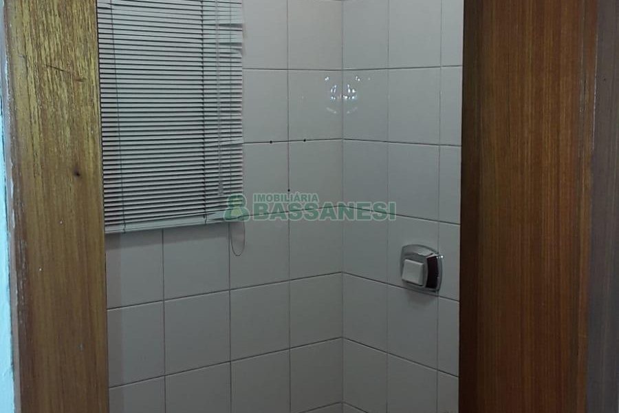 Loja com 157m², 1 vaga, no bairro Pio X em Caxias do Sul para Alugar