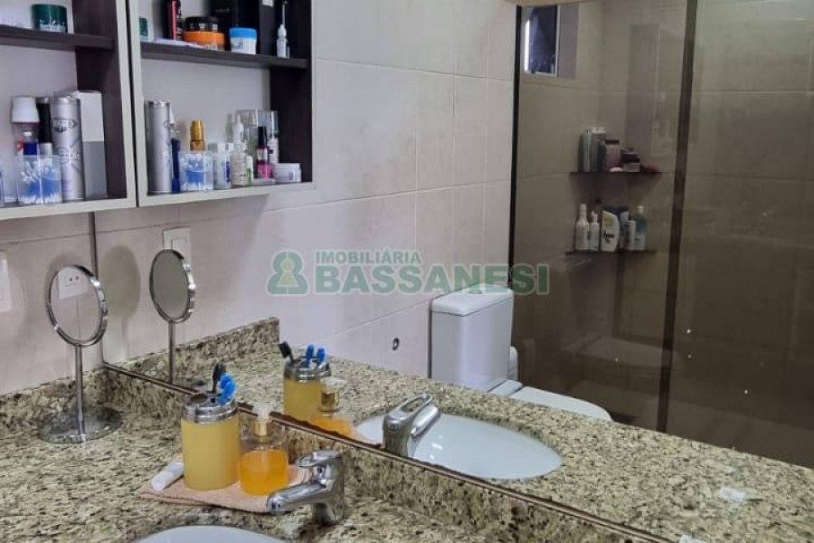 Apartamento com 78m², 2 dormitórios, 1 vaga, no bairro Sanvitto em Caxias do Sul para Comprar