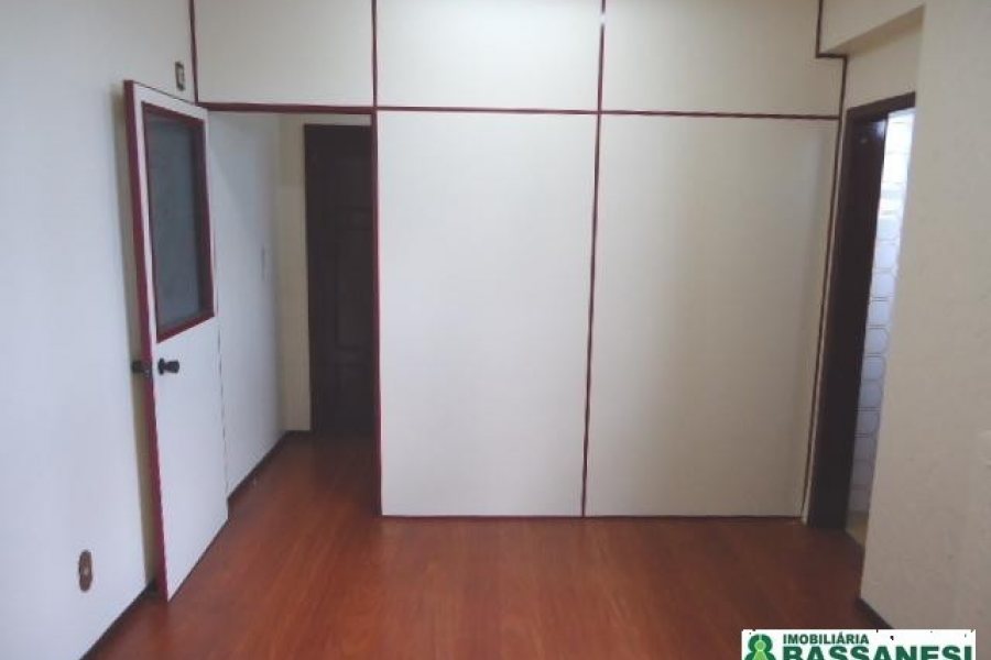 Sala com 30m², no bairro Centro em Caxias do Sul para Alugar