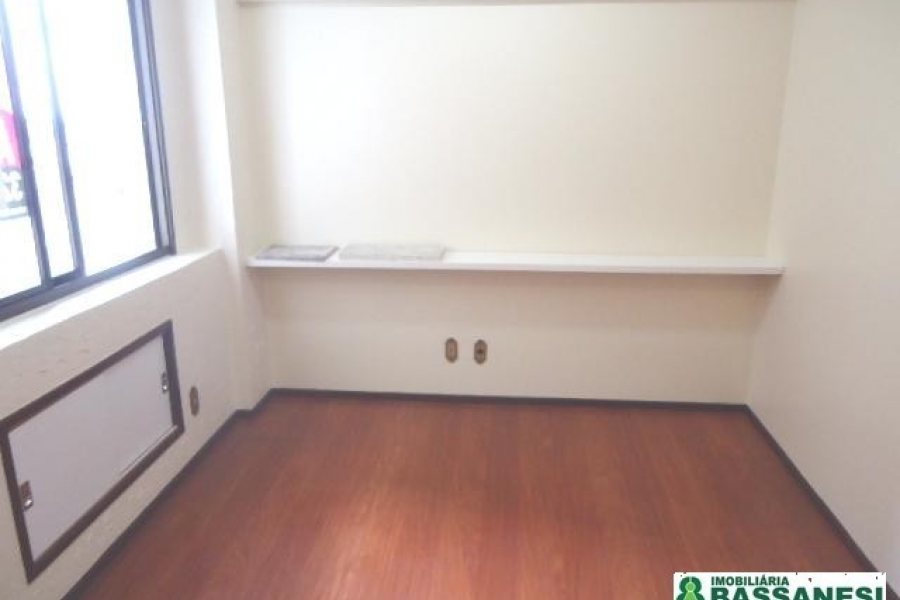 Sala com 30m², no bairro Centro em Caxias do Sul para Alugar