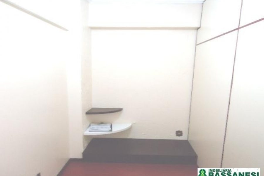 Sala com 30m², no bairro Centro em Caxias do Sul para Alugar