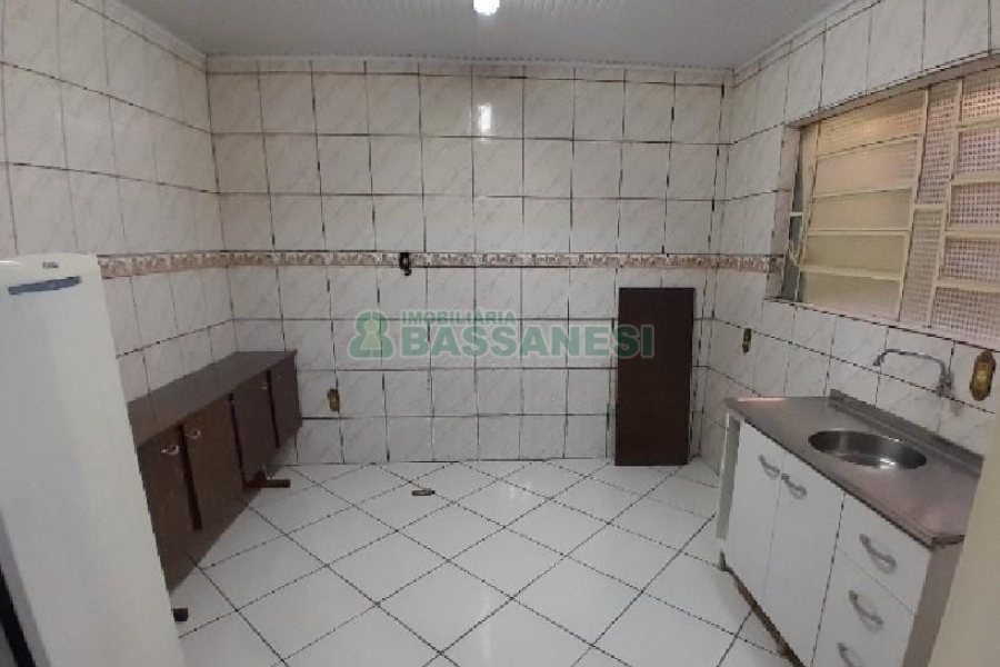Casa com 70m², 1 dormitório, no bairro São José em Caxias do Sul para Alugar