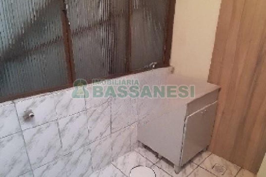 Casa com 70m², 1 dormitório, no bairro São José em Caxias do Sul para Alugar