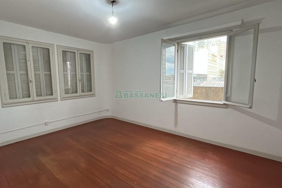 Sala com 85m², no bairro Centro em Caxias do Sul para Alugar