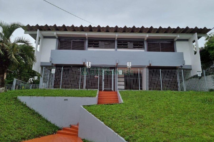 Casa Comercial com 407m², 3 dormitórios, 2 vagas, no bairro Sagrada Família em Caxias do Sul para Alugar