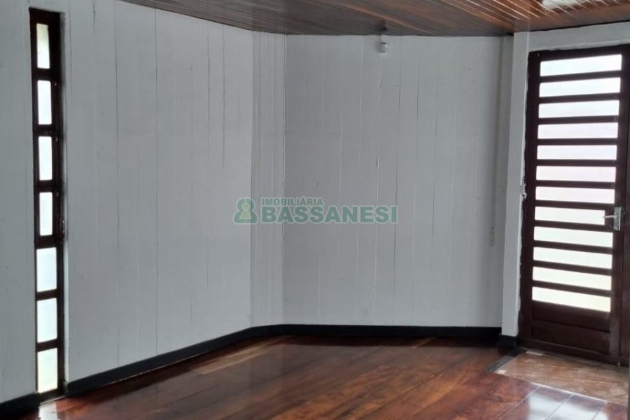 Casa Comercial com 407m², 3 dormitórios, 2 vagas, no bairro Sagrada Família em Caxias do Sul para Alugar