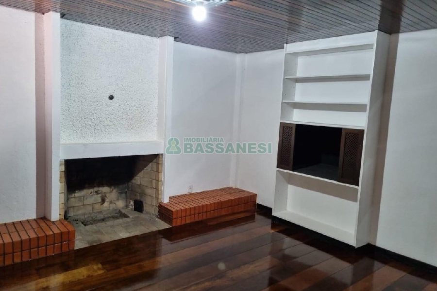 Casa Comercial com 407m², 3 dormitórios, 2 vagas, no bairro Sagrada Família em Caxias do Sul para Alugar