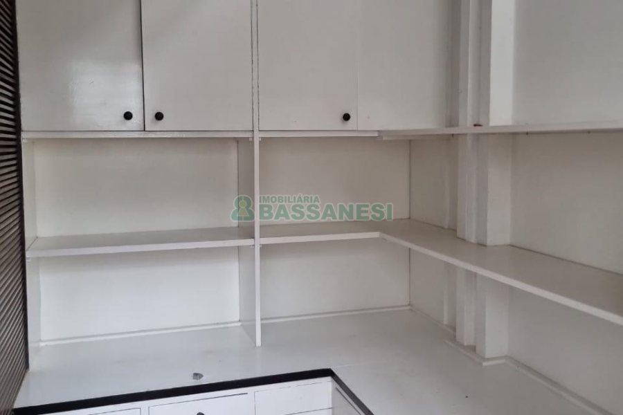 Casa Comercial com 407m², 3 dormitórios, 2 vagas, no bairro Sagrada Família em Caxias do Sul para Alugar