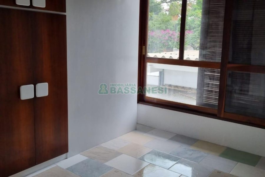 Casa Comercial com 407m², 3 dormitórios, 2 vagas, no bairro Sagrada Família em Caxias do Sul para Alugar