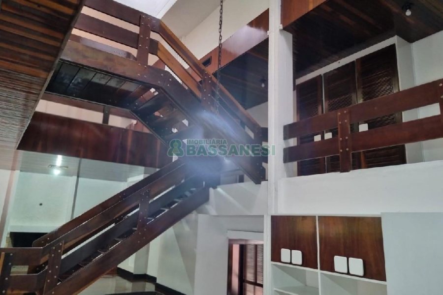 Casa Comercial com 407m², 3 dormitórios, 2 vagas, no bairro Sagrada Família em Caxias do Sul para Alugar