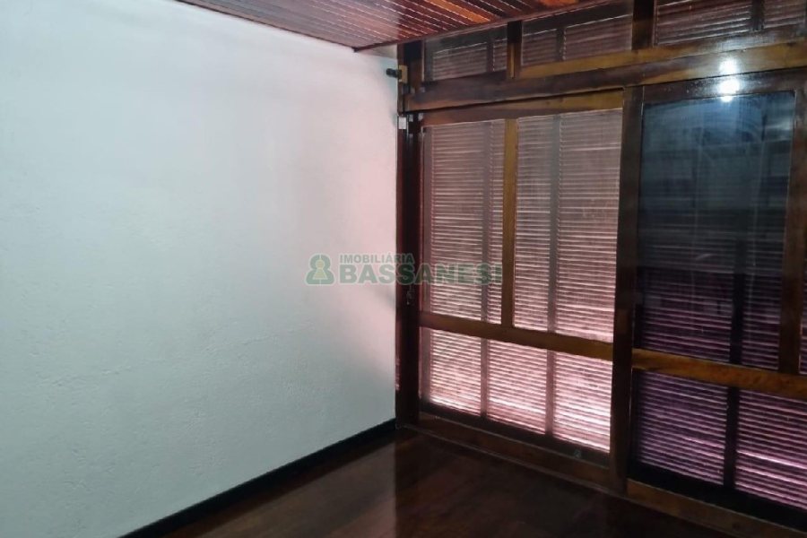 Casa Comercial com 407m², 3 dormitórios, 2 vagas, no bairro Sagrada Família em Caxias do Sul para Alugar