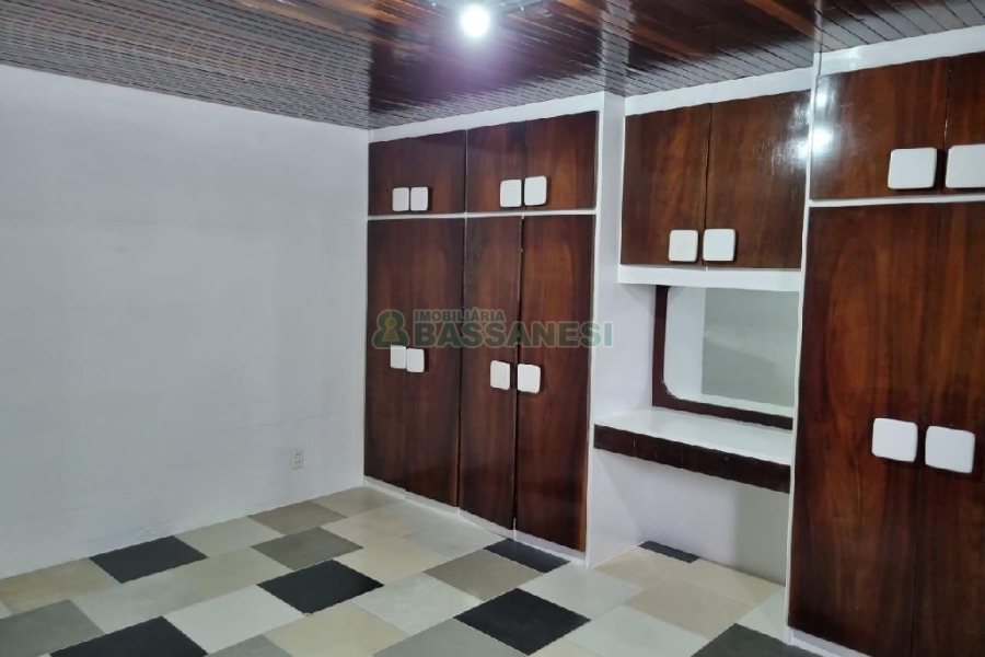 Casa Comercial com 407m², 3 dormitórios, 2 vagas, no bairro Sagrada Família em Caxias do Sul para Alugar