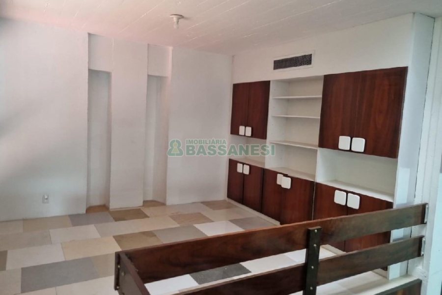 Casa Comercial com 407m², 3 dormitórios, 2 vagas, no bairro Sagrada Família em Caxias do Sul para Alugar