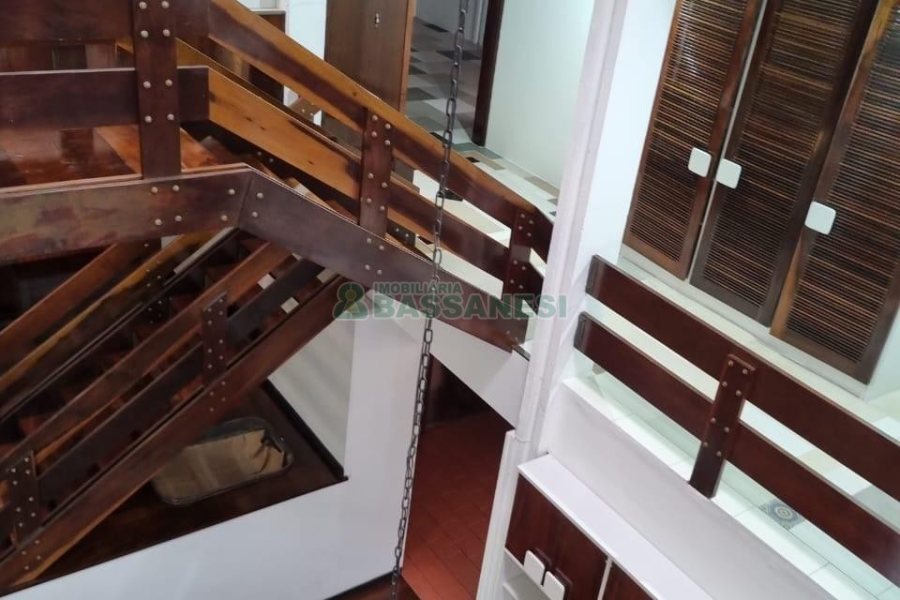 Casa Comercial com 407m², 3 dormitórios, 2 vagas, no bairro Sagrada Família em Caxias do Sul para Alugar