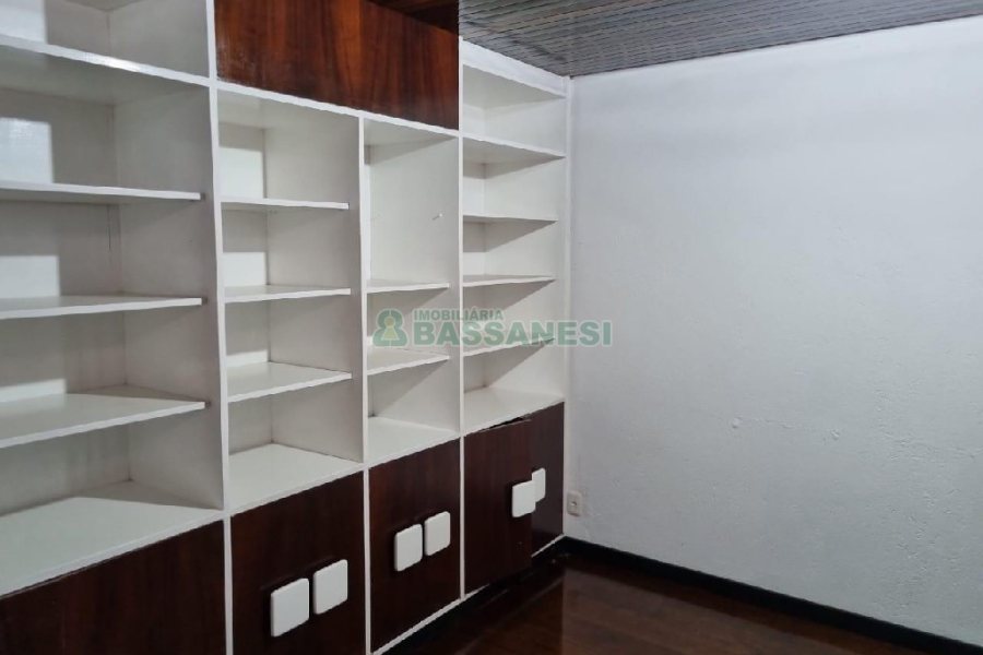 Casa Comercial com 407m², 3 dormitórios, 2 vagas, no bairro Sagrada Família em Caxias do Sul para Alugar