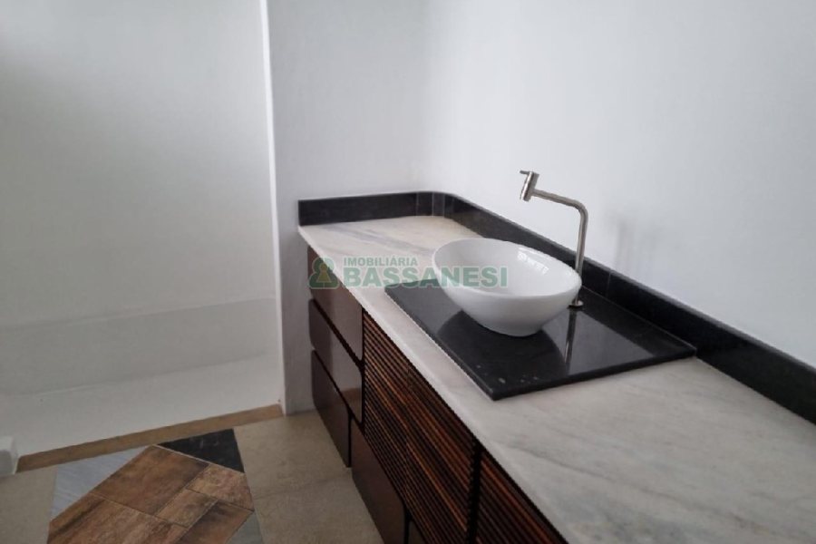 Casa Comercial com 407m², 3 dormitórios, 2 vagas, no bairro Sagrada Família em Caxias do Sul para Alugar