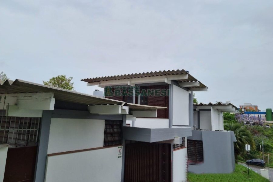 Casa Comercial com 407m², 3 dormitórios, 2 vagas, no bairro Sagrada Família em Caxias do Sul para Alugar