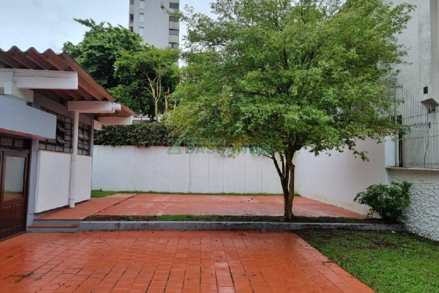 Casa Comercial com 407m², 3 dormitórios, 2 vagas, no bairro Sagrada Família em Caxias do Sul para Alugar