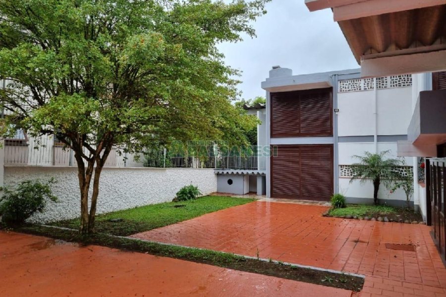 Casa Comercial com 407m², 3 dormitórios, 2 vagas, no bairro Sagrada Família em Caxias do Sul para Alugar