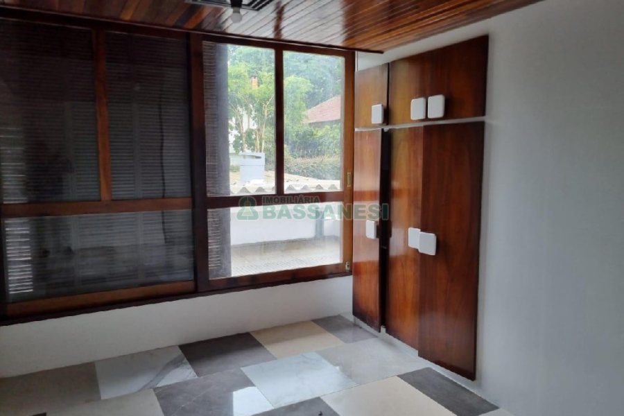 Casa Comercial com 407m², 3 dormitórios, 2 vagas, no bairro Sagrada Família em Caxias do Sul para Alugar