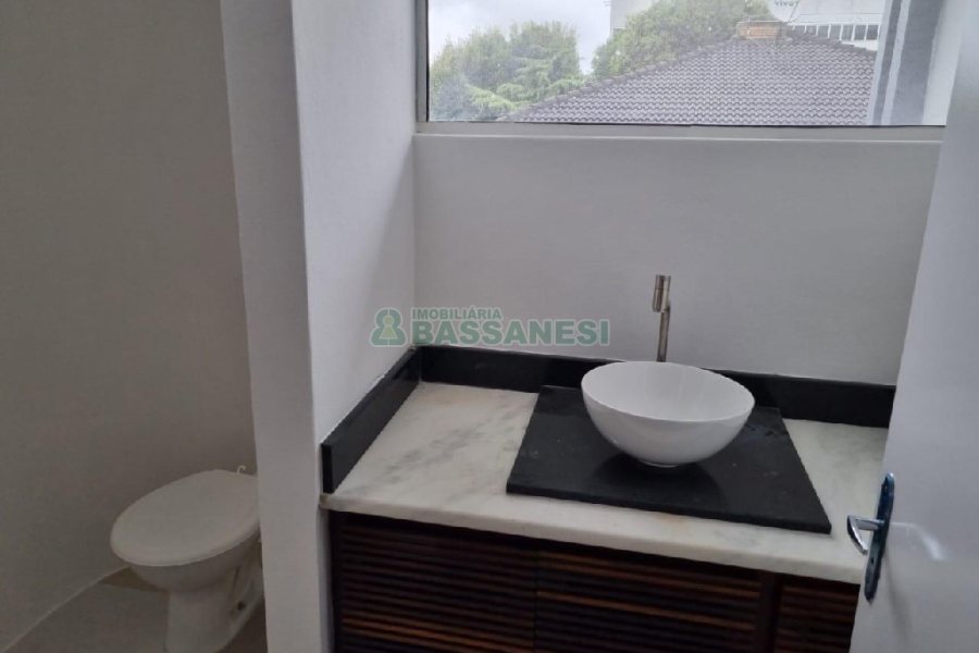 Casa Comercial com 407m², 3 dormitórios, 2 vagas, no bairro Sagrada Família em Caxias do Sul para Alugar