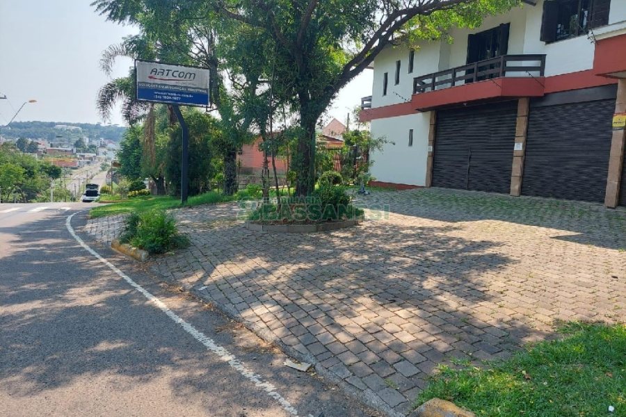 Loja com 110m², no bairro Marechal Floriano em Caxias do Sul para Alugar