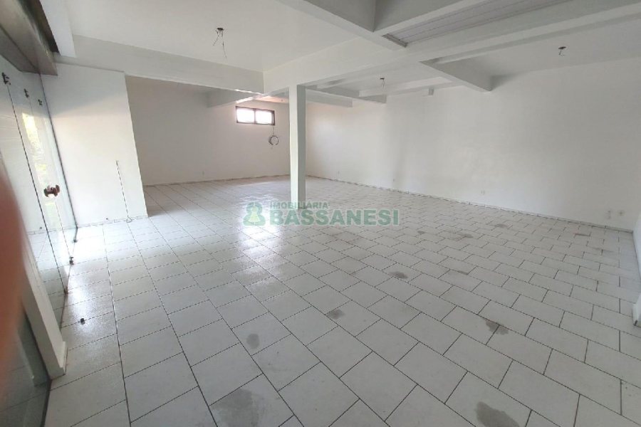 Loja com 110m², no bairro Marechal Floriano em Caxias do Sul para Alugar