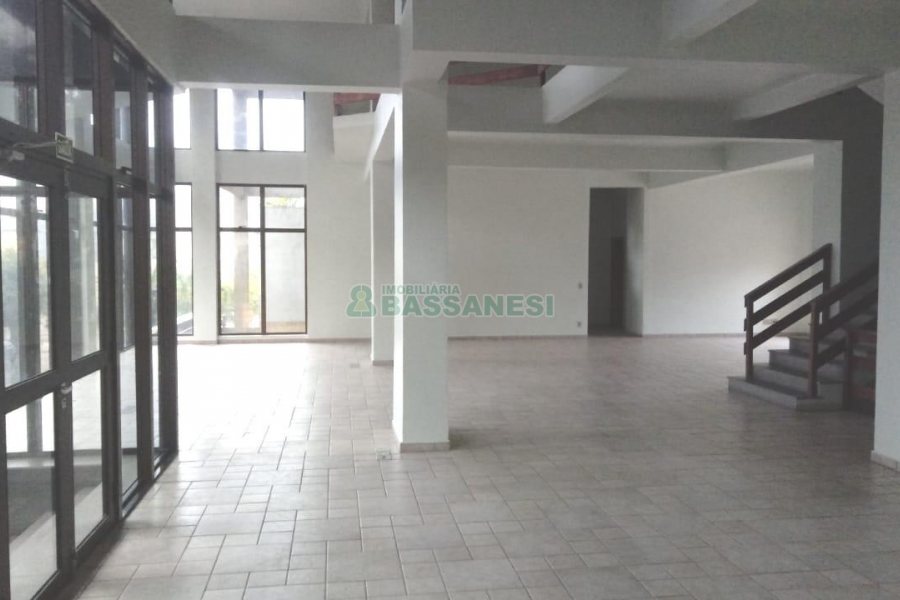 Loja com 600m², 16 vagas, no bairro Centro em Caxias do Sul para Alugar