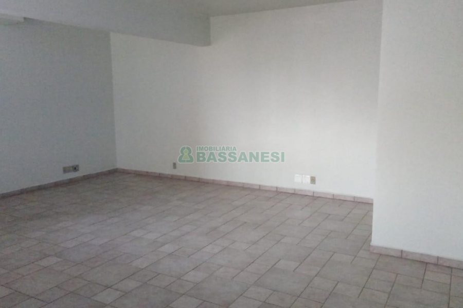 Loja com 600m², 16 vagas, no bairro Centro em Caxias do Sul para Alugar