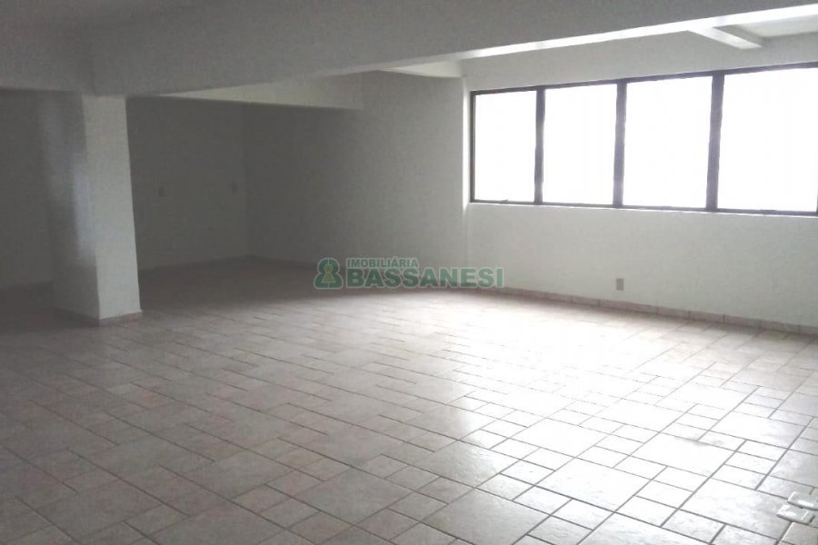 Loja com 600m², 16 vagas, no bairro Centro em Caxias do Sul para Alugar
