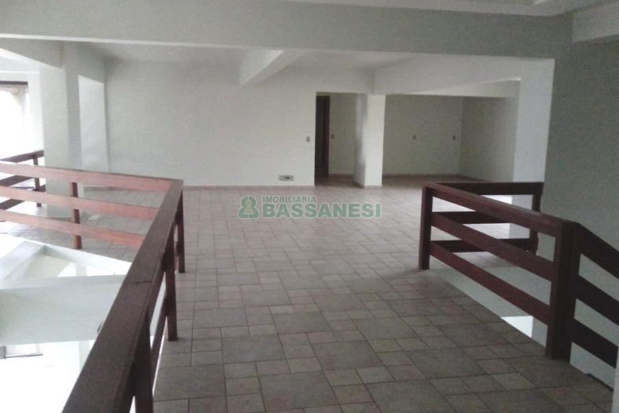 Loja com 600m², 16 vagas, no bairro Centro em Caxias do Sul para Alugar
