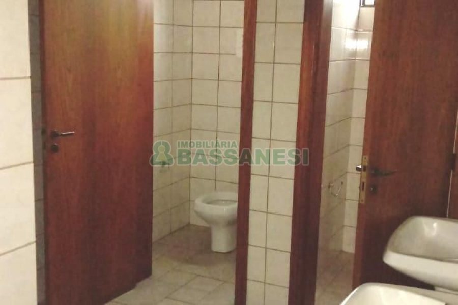 Loja com 600m², 16 vagas, no bairro Centro em Caxias do Sul para Alugar