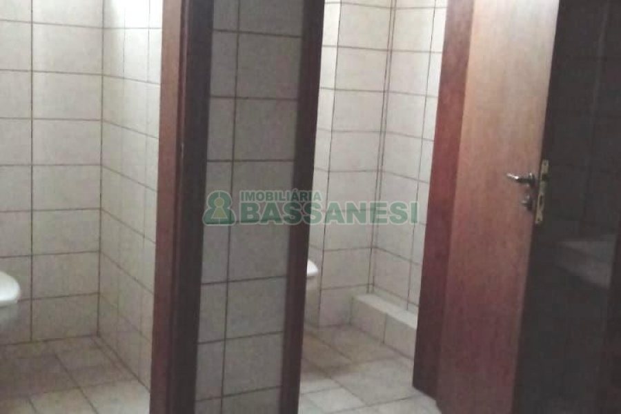 Loja com 600m², 16 vagas, no bairro Centro em Caxias do Sul para Alugar