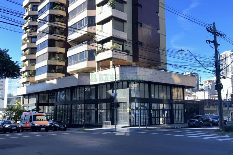 Loja com 600m², 16 vagas, no bairro Centro em Caxias do Sul para Alugar