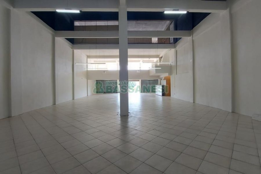 Loja com 285m², no bairro Universitário em Caxias do Sul para Alugar