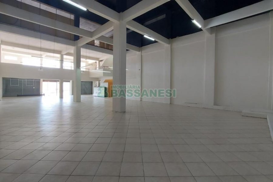 Loja com 285m², no bairro Universitário em Caxias do Sul para Alugar