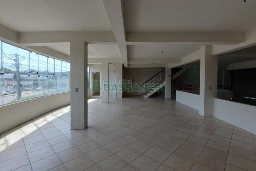 Loja com 285m², no bairro Universitário em Caxias do Sul para Alugar