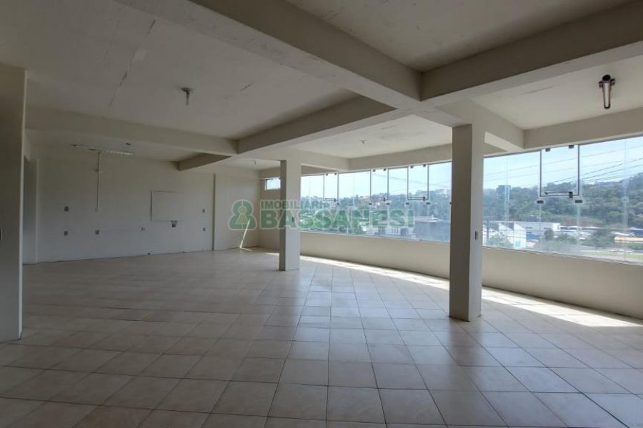 Loja com 285m², no bairro Universitário em Caxias do Sul para Alugar