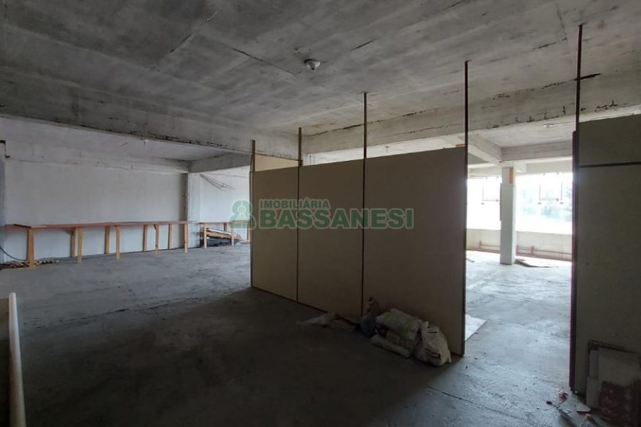 Loja com 285m², no bairro Universitário em Caxias do Sul para Alugar