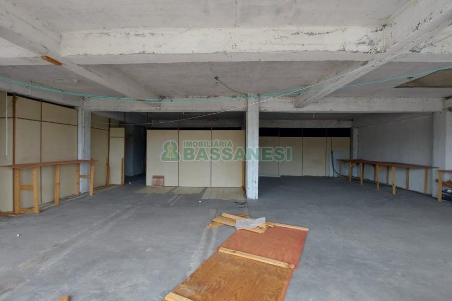 Loja com 285m², no bairro Universitário em Caxias do Sul para Alugar
