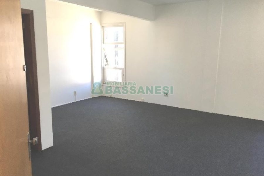 Sala com 43m², no bairro Centro em Caxias do Sul para Alugar