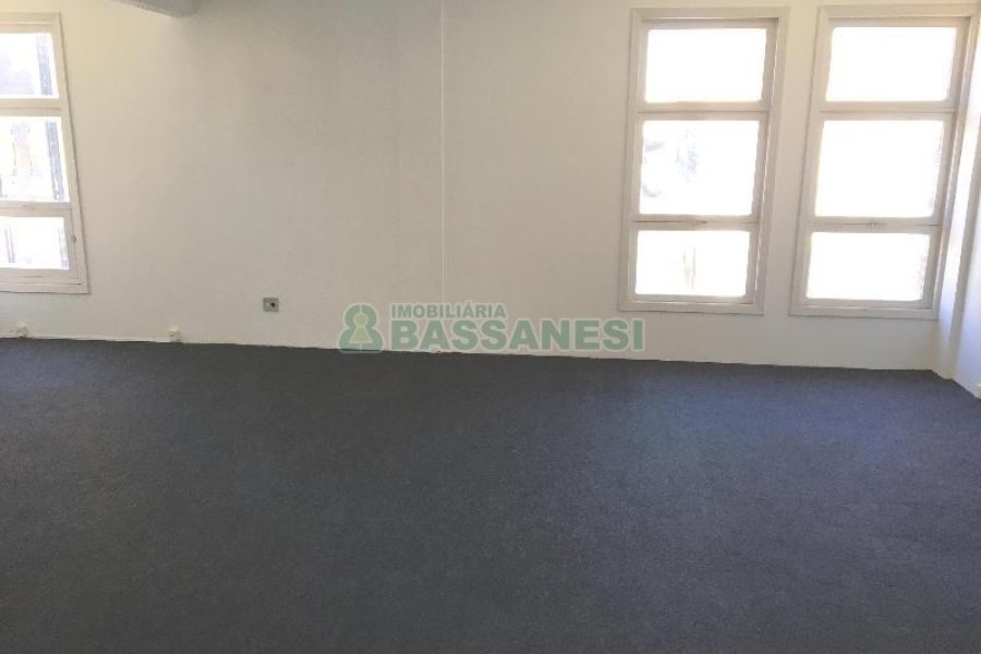 Sala com 43m², no bairro Centro em Caxias do Sul para Alugar