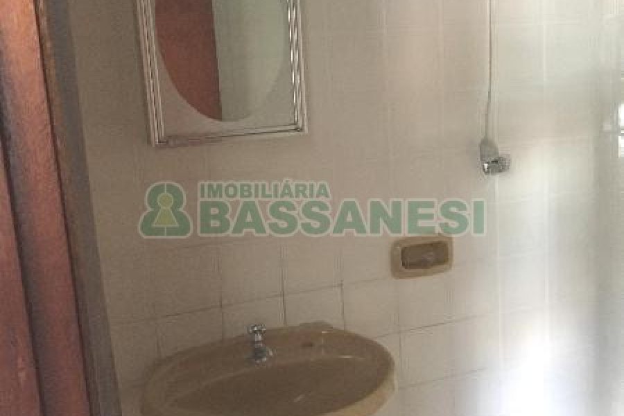 Sala com 43m², no bairro Centro em Caxias do Sul para Alugar