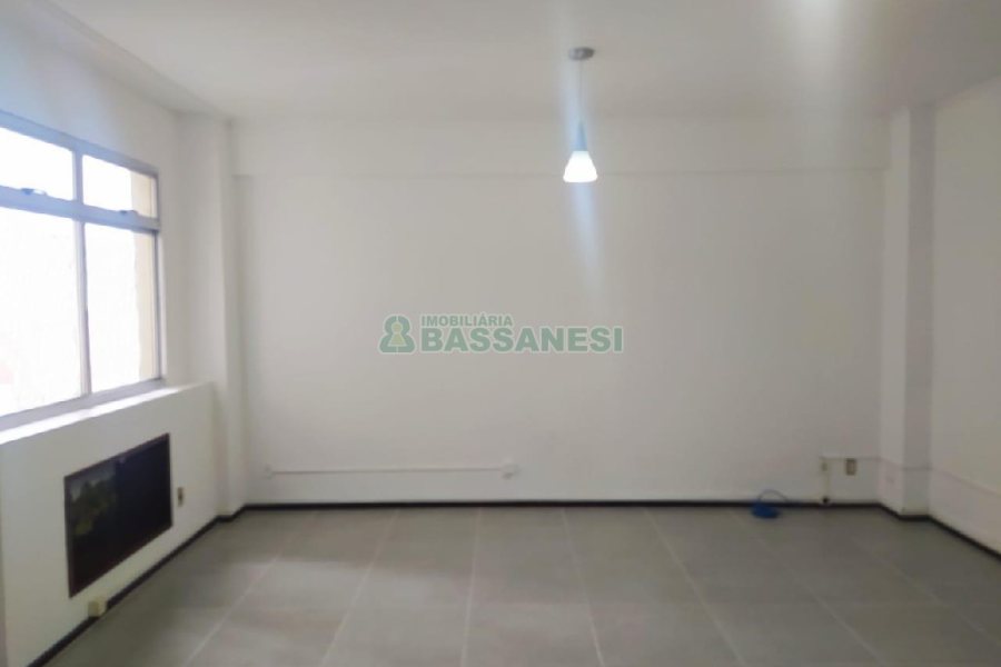 Sala com 35m², no bairro Centro em Caxias do Sul para Alugar