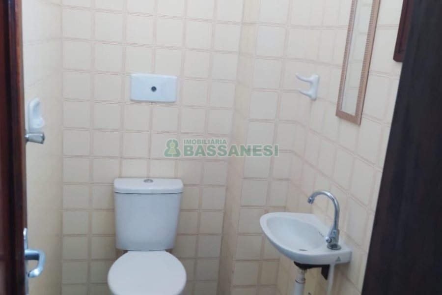 Sala com 35m², no bairro Centro em Caxias do Sul para Alugar