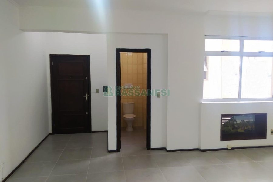 Sala com 35m², no bairro Centro em Caxias do Sul para Alugar