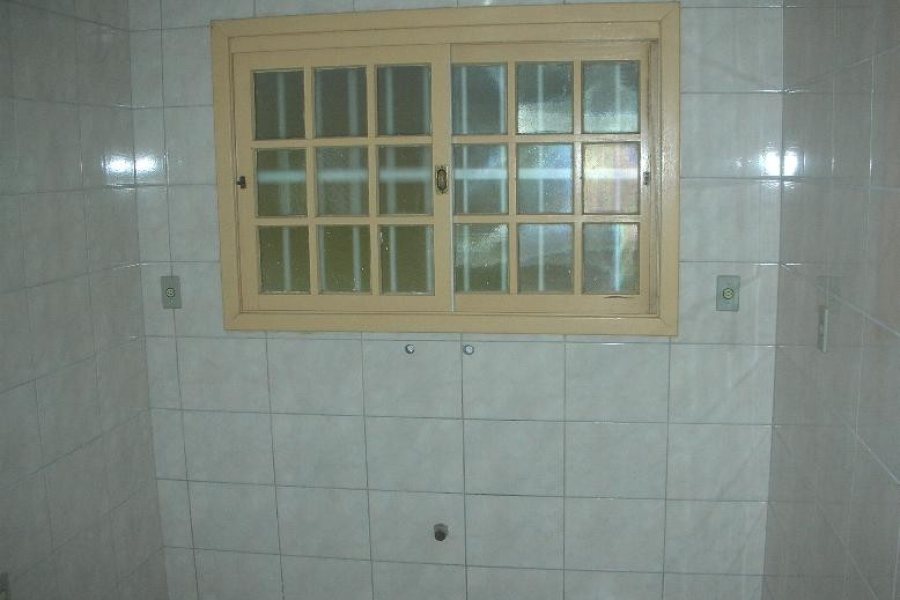 Sobrado com 110m², 3 dormitórios, 1 vaga, no bairro Vinhedos em Caxias do Sul para Alugar