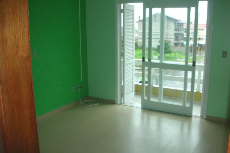 Sobrado com 110m², 3 dormitórios, 1 vaga, no bairro Vinhedos em Caxias do Sul para Alugar